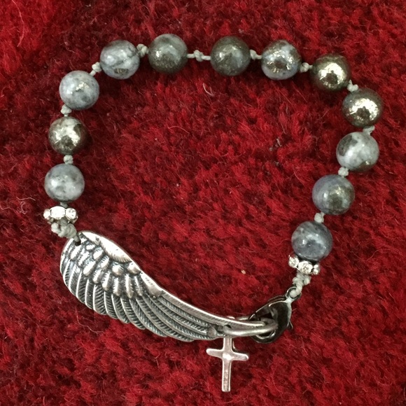 Beaded bracelet with Feather and Cross charm