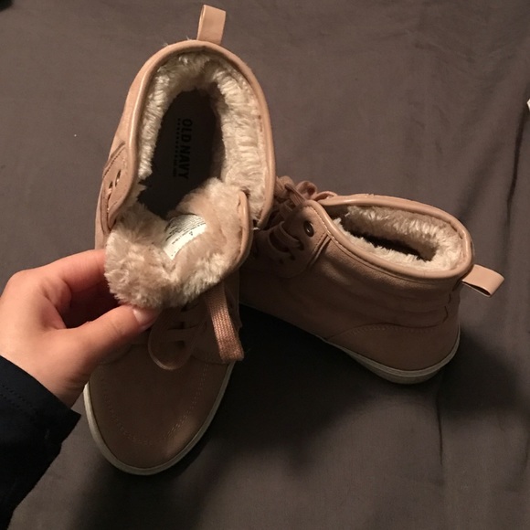 Pink high top with fur inside USED from Oldnavy - Picture 3 of 3