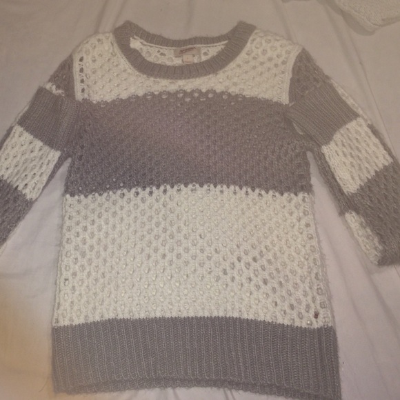Super cute grey and white sweater.