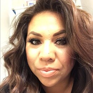 Meet your Posher, Claudia