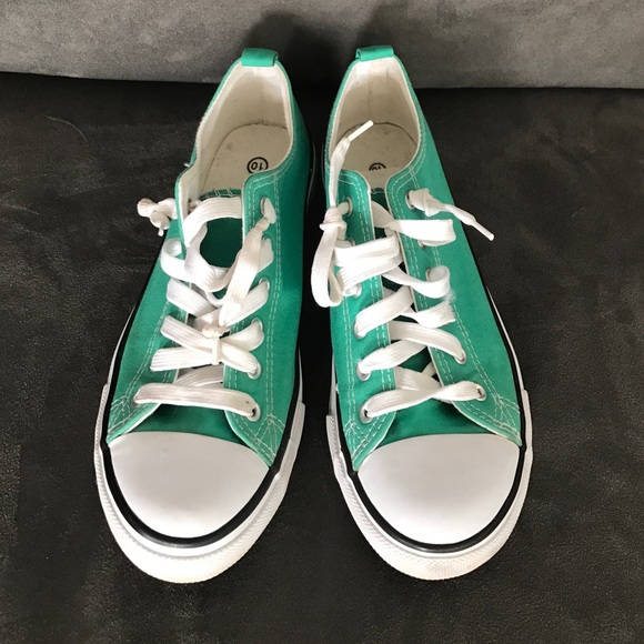 Green Lace-up Sneaker
