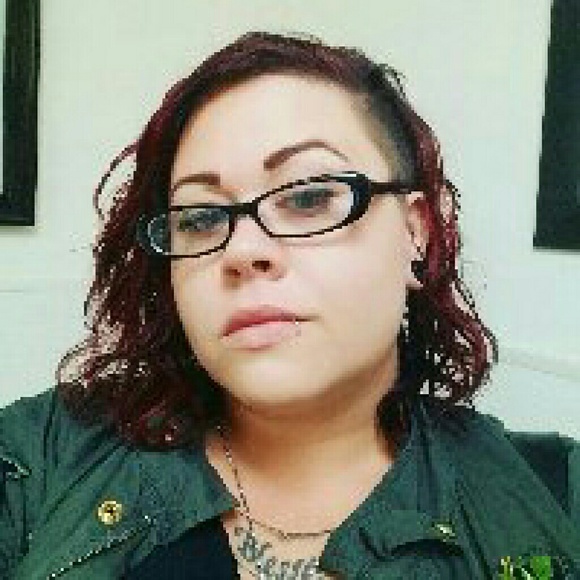 Meet your Posher, Nicole - Picture 1 of 1