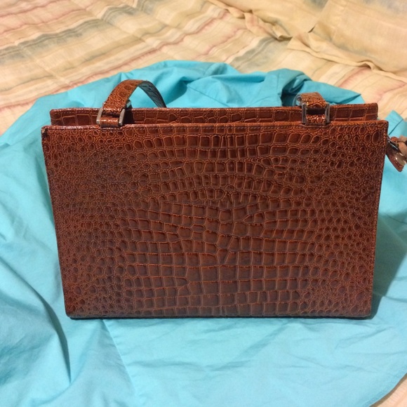 Brown shoulder bag ( BCBG Paris )