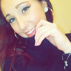 Meet your Posher, Holly