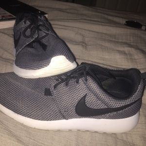 Nike Roshes women's size 6