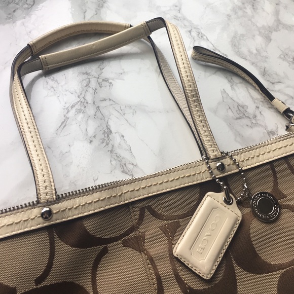 Cream and tan Coach hand bag. - Picture 2 of 4
