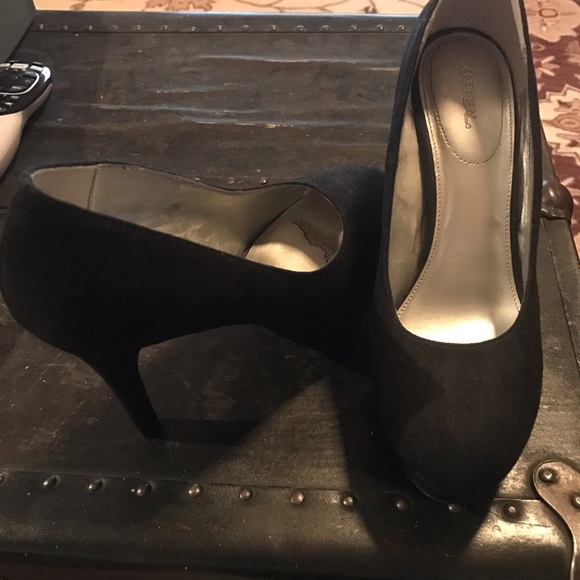 ***SOLD***Black Heels Sz 7 1/2 - Picture 1 of 1