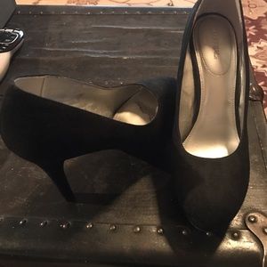 ***SOLD***Black Heels Sz 7 1/2