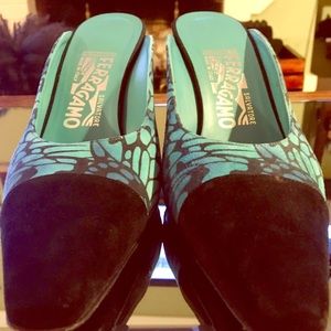 Turquoise butterfly print mules with kitten heel.