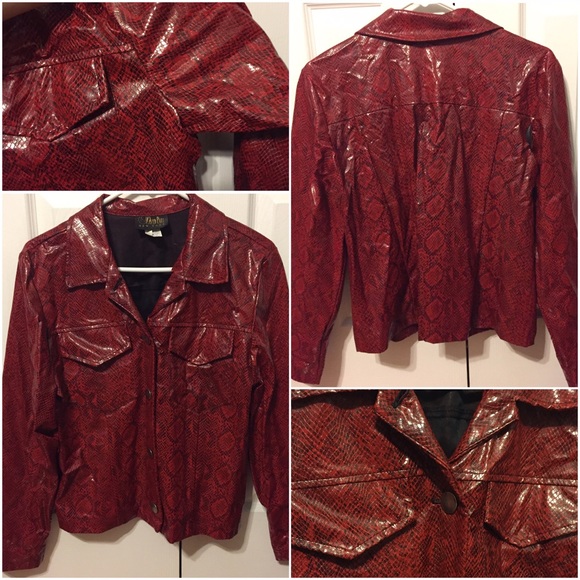 ✨VTG Snakeskin PVC Jacket Size M✨