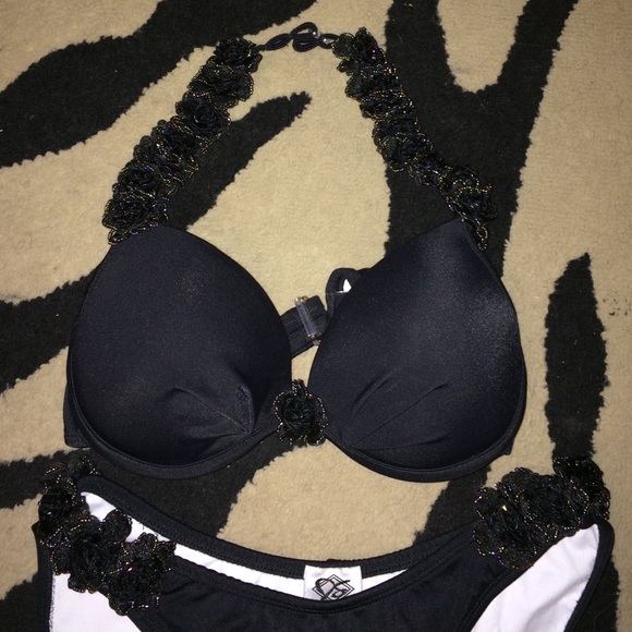 Black bikini