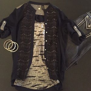 BKE Boutique 🌸 3/4 Length Sleeve, Chiffon Top!!