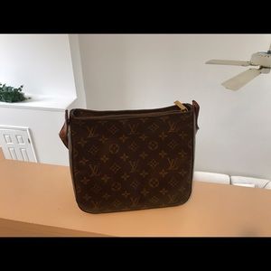 Louis Vuitton Shoulder bag