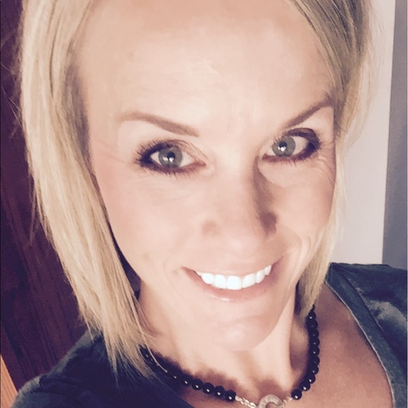 Meet your Posher, Bobbi - Picture 2 of 4