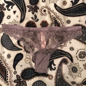 VS - Lace Thong