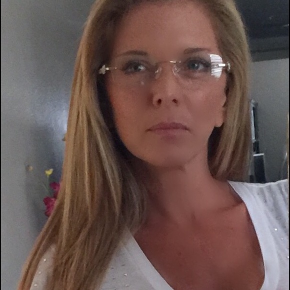 Meet your Posher, Cindi - Picture 1 of 1