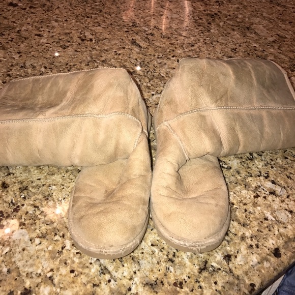 Tan uggs