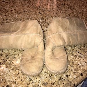 Tan uggs