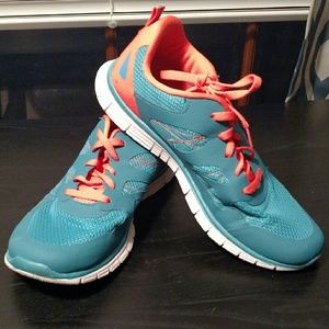 Danskin tennis shoes