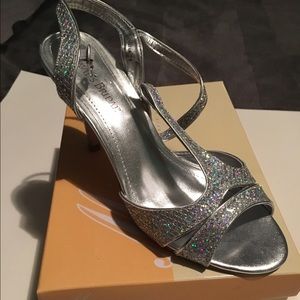 Davids Bridal Never Been Worn heel🎈Lowest Price🎈