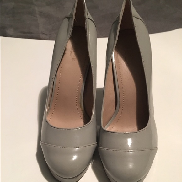 Gray Pumps!!