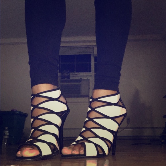 Black and white heels 👠