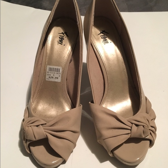 Fioni Tan Heels