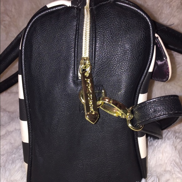 SALE❤NEW Betsey Johnson bag. - Picture 3 of 3