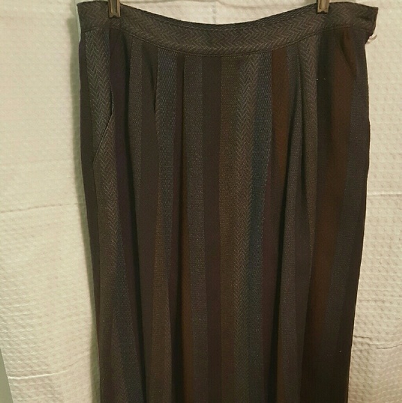 💲FINAL PRICE DROP💲Wool Skirt - Picture 2 of 4