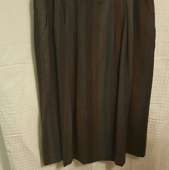 💲FINAL PRICE DROP💲Wool Skirt - Picture 3 of 4