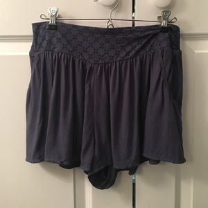 American Eagle navy flowy shorts