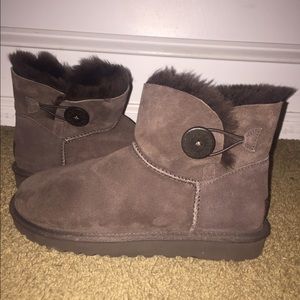 Mini Chocolate Ugg with button