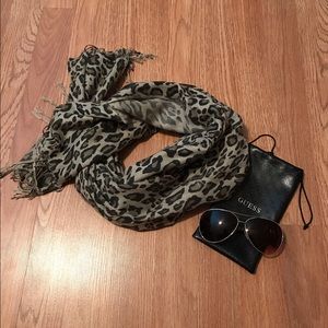 Guess Aviator sunglasses