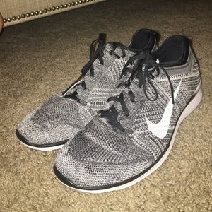 Never worn Women's Nike free 5.0!!