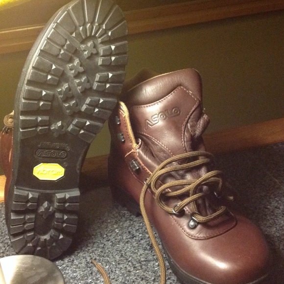 Boots - Picture 3 of 8