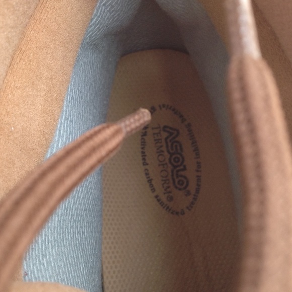 Boots - Picture 7 of 8