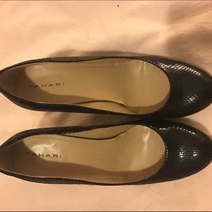 Tahari Black Phyton Colette Pumps sz 9.5