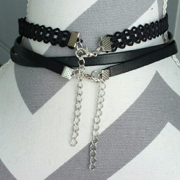 LAYERED CHOKER WITH POM POM DETAIL - Picture 3 of 3
