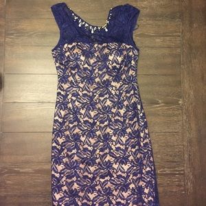 Nude fitted dress with blue lace overlay jewel