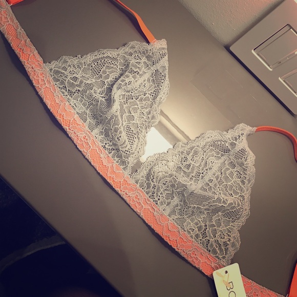BCBGeneration Other - BCBG wireless lace bra in small