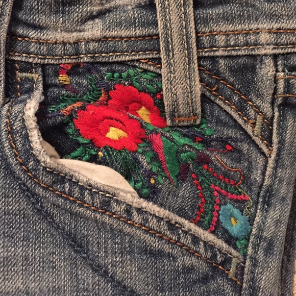 Vigoss Embroidered Destroyed Jeans