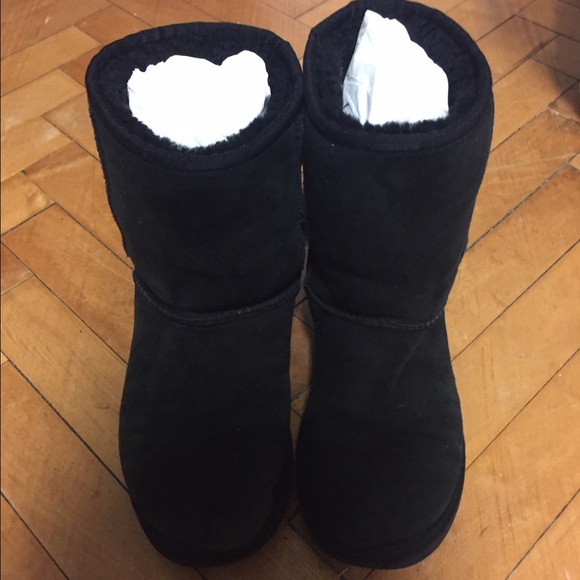 short black uggs