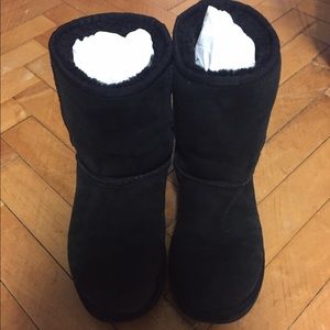short black uggs