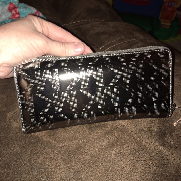 Authentic MK wallet pewter - Picture 2 of 4