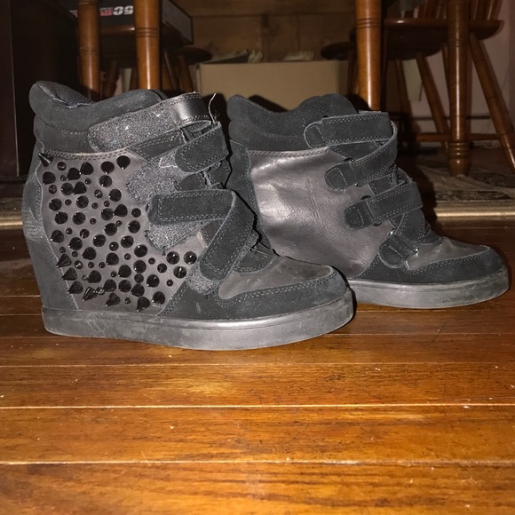 Wedged sneakers