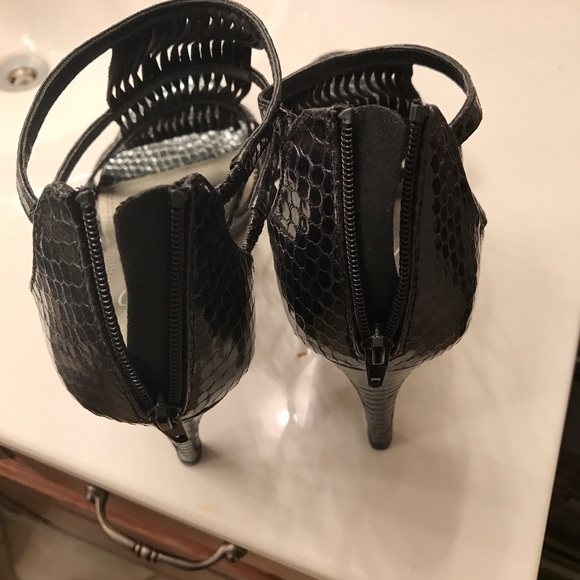 Sandals - Picture 2 of 3