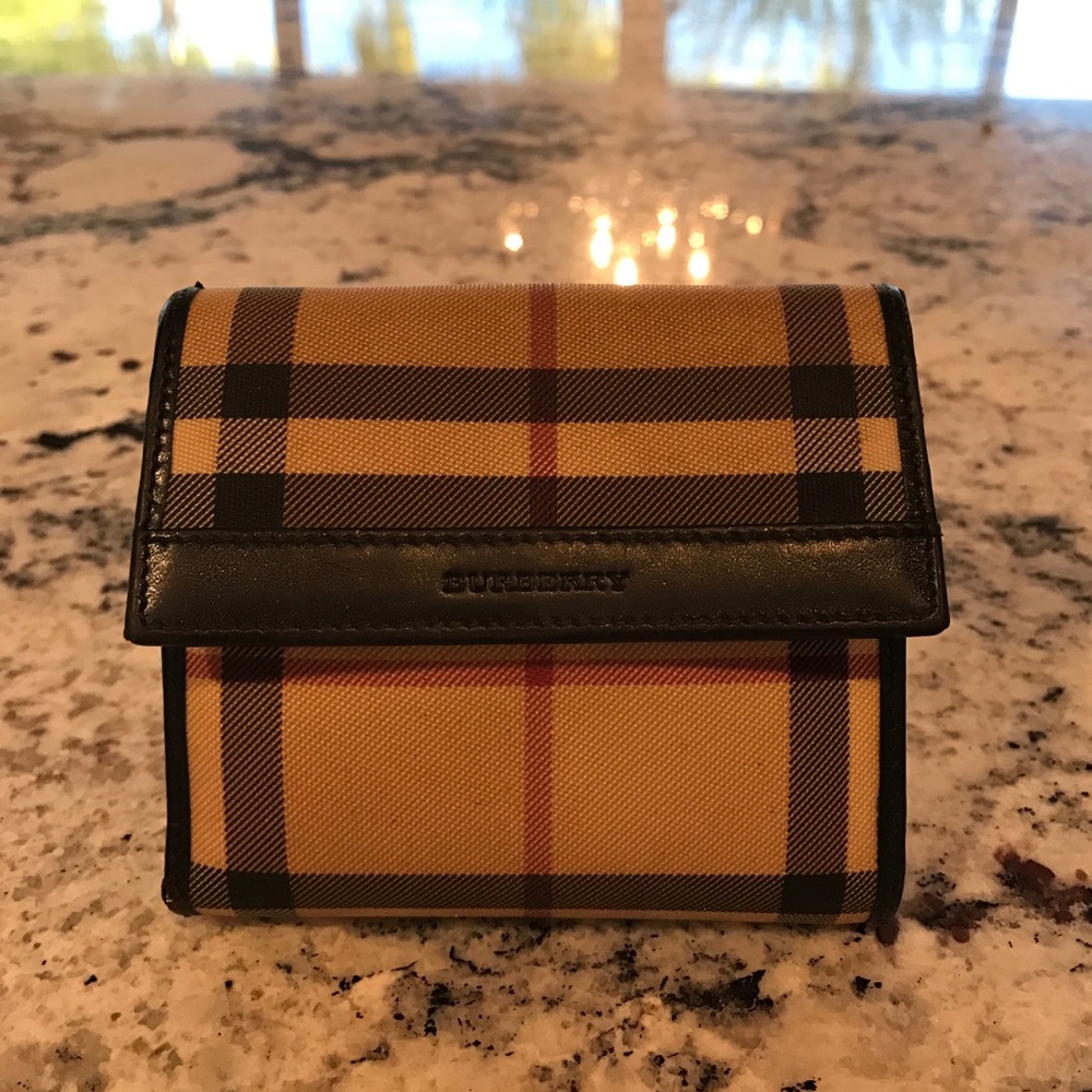 100% authentic signature Burberry wallet