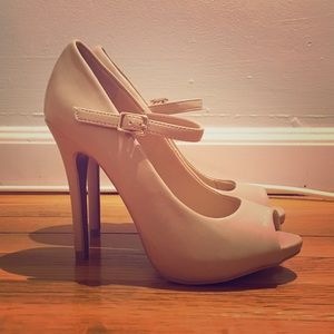 Peep-toe pumps: Forever 21