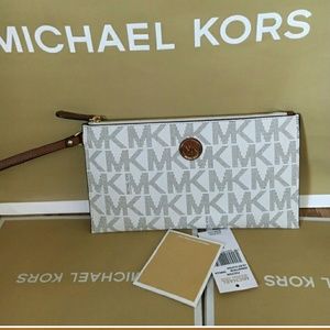 Michael kors wristlet bag