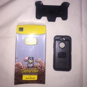 Brand new Otter Box Defender case (5/5s/SE).